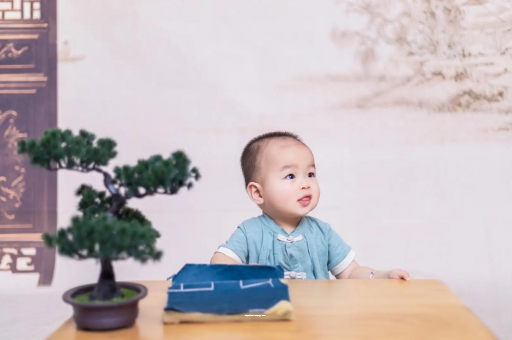 赵县怀孕肚子中间凹两边凸