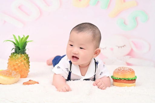 赵县宝宝在妈妈肚子里